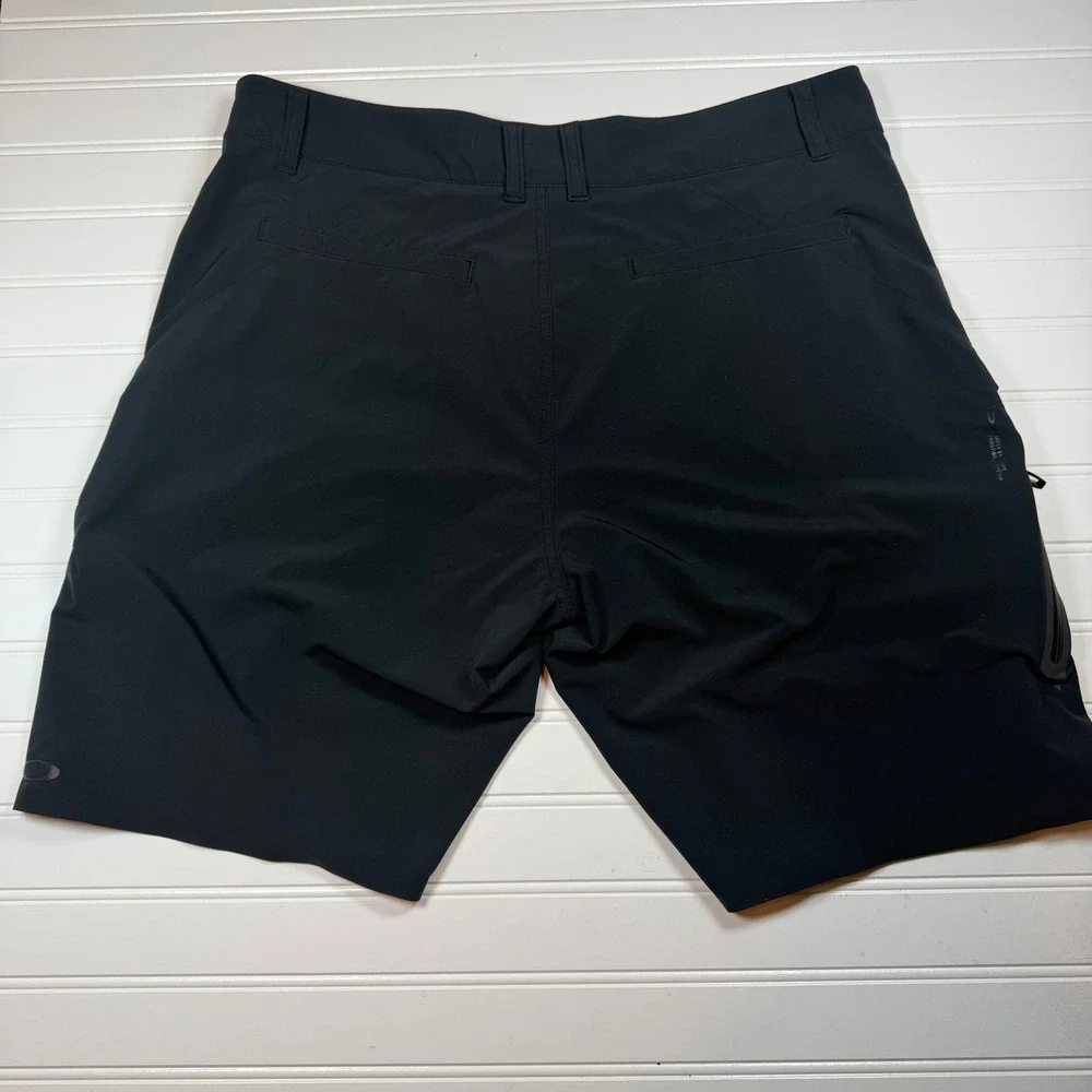 Oakley Tailored Fit Mens Black Performance Shorts 36 Laser Cut Vented Stretch